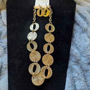 Lot 189 Necklace With Pierced Earrings Set